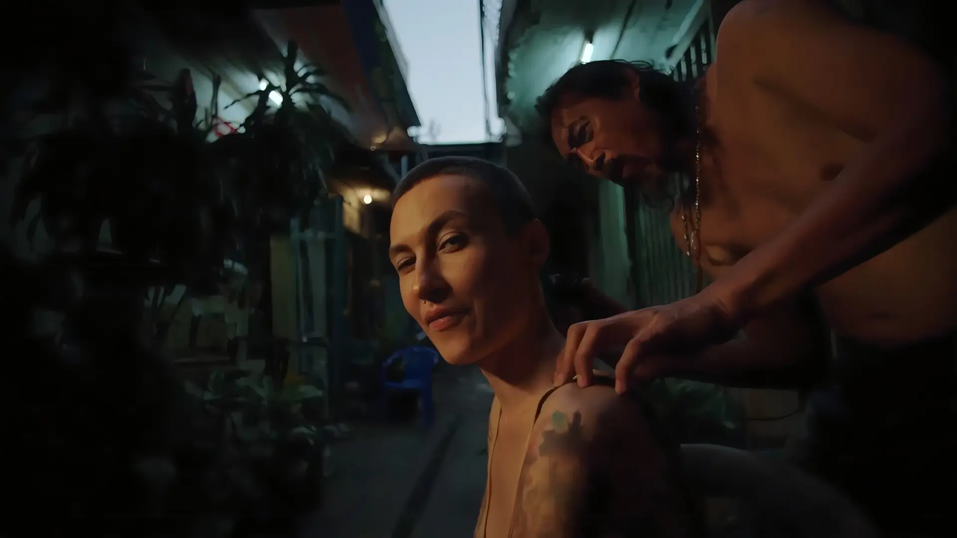 Babbel person in the street 