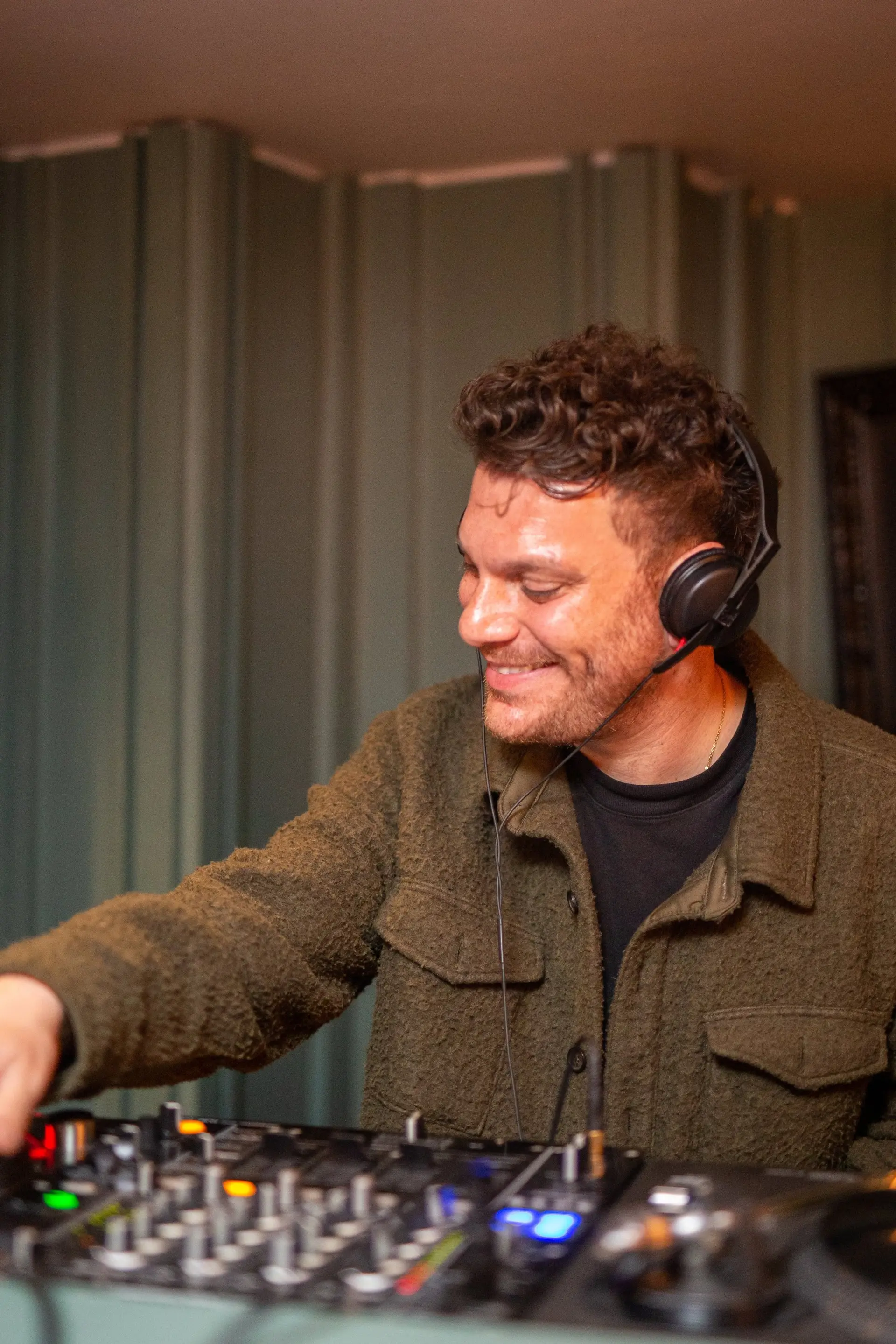 Rolling the Dice: DLMDD & Doc Brown play backgammon